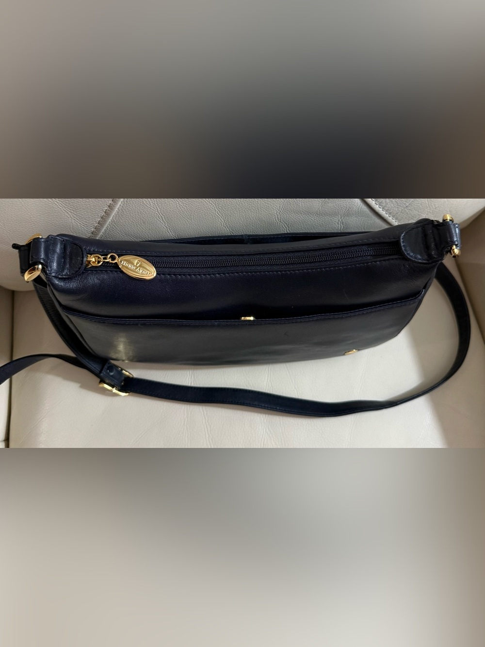 Classic Etienne Aigner Black Leather Shoulder Bag - Picture 3 of 10
